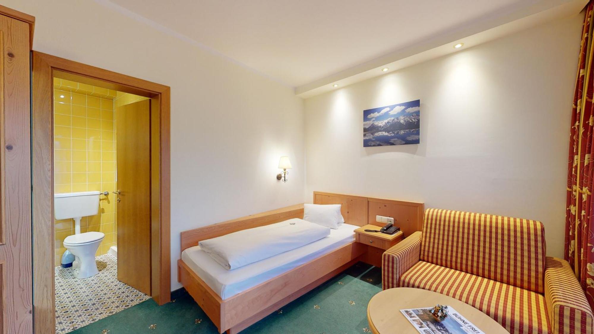 Hotel Tiroler Adler - Bed And Breakfast Waidring Exterior foto