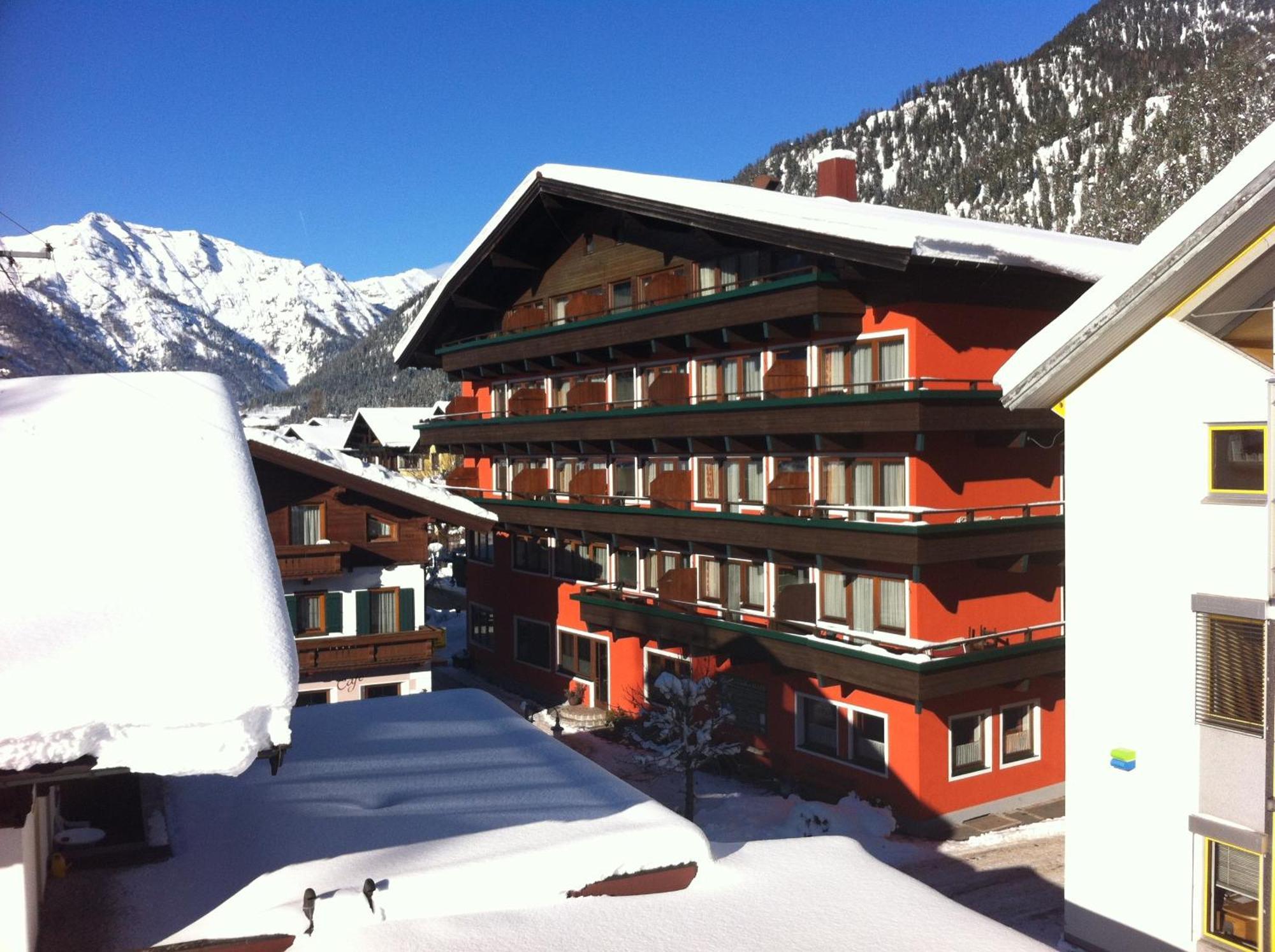 Hotel Tiroler Adler - Bed And Breakfast Waidring Exterior foto